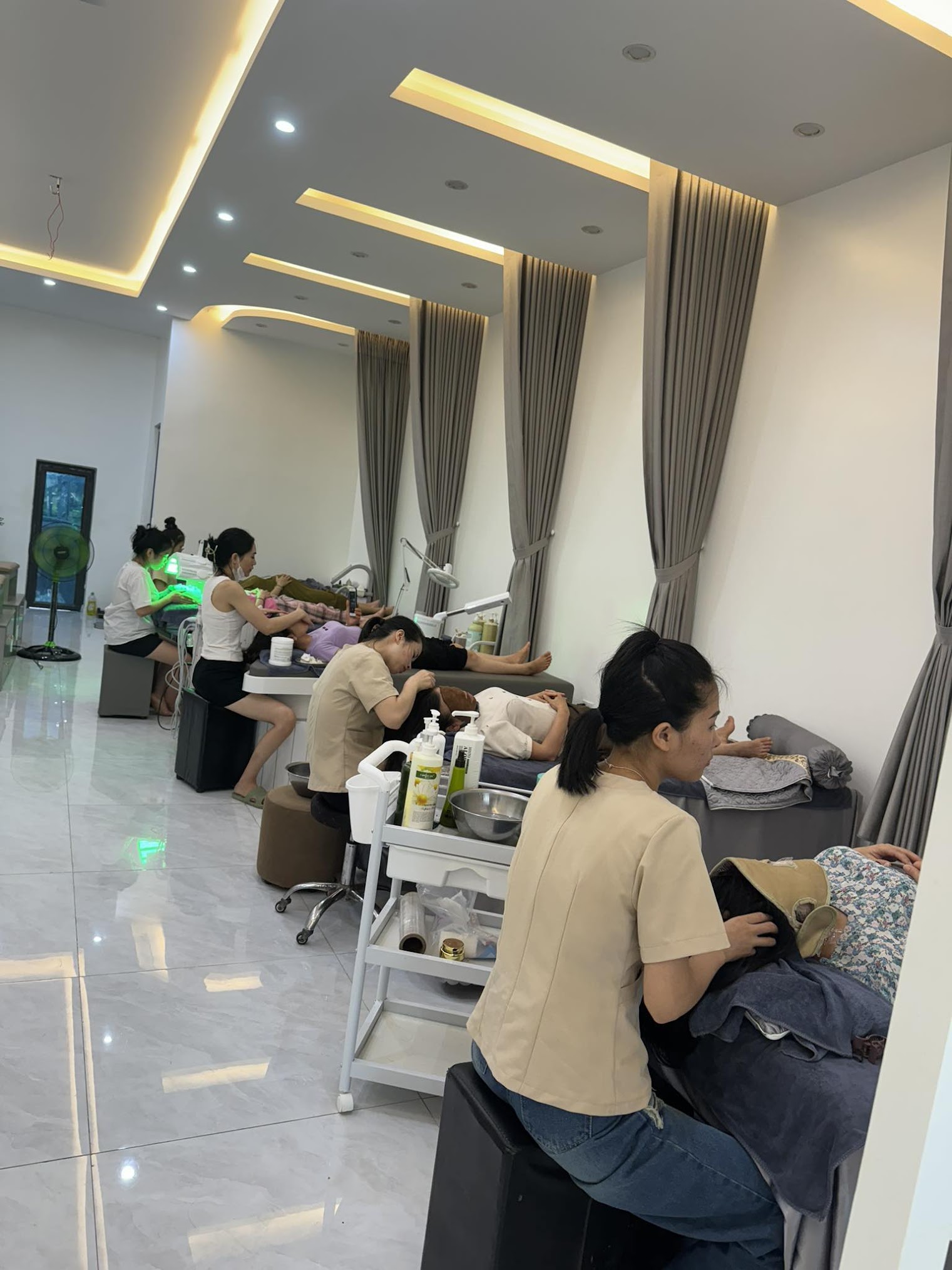 Không Gian Spa - Chăm sóc khách hàng